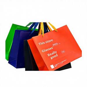 Bolsa de Cartón Kraft con Asas de Cuerda y Logotipo Impreso en Offset para Empaque de Tiendas de Ropa y Calzado - Product Image 1