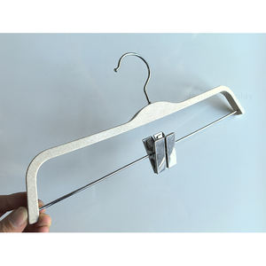 Organizador de ropa ecológico de tendencia JASMINE, nuevas perchas de fibra de paja de trigo, plástico similar a la madera con diseño elegante - Product Image 1