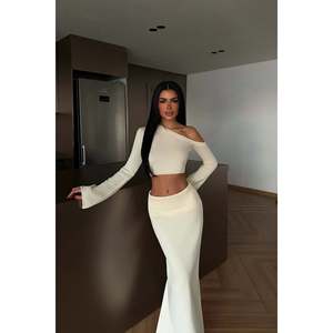 Conjunto de Suéter Crema para Mujer, Conjunto de Falda Elegante - Product Image 2