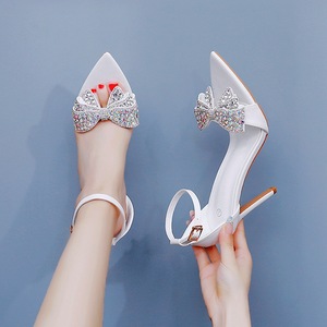 Sandales de soirée et de mariage pour femmes à talon haut de 11 cm, bout ouvert, à bride à boucle, avec strass et motif papillon - Product Image 3
