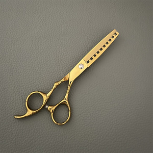 กรรไกรตัดผมทรงก้างปลาสีทอง ขนาด 6 นิ้ว สำหรับช่างเสริมสวย ใบมีดมาตรฐานสำหรับคนถนัดขวา - Product Image 5