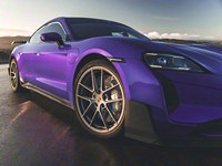 Sedan Taycan 2026 dengan Jangkauan 601-700km, Daya 250-300kW, Baterai 70-90kWh