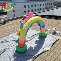 Arche de fleurs gonflable colorée avec des papillons pour la décoration de fêtes, de festivals et d'événements
