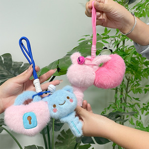 Pendentif en peluche créatif transfrontalier, motif cadenas d'amour et petite poupée animal, avec clé, pour sac de couple, jouet anti-stress en coton lavé, cadeau d'anniversaire - Product Image 2