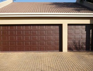 Puertas <span class=keywords><strong>de</strong></span> <span class=keywords><strong>Garaje</strong></span> Corredizas Seccionales Eléctricas Chinas en Oferta 2022 <span class=keywords><strong>con</strong></span> Ventanas y <span class=keywords><strong>Puerta</strong></span> <span class=keywords><strong>Peatonal</strong></span> - Product Image 3