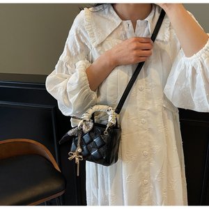 New Fashion Korean Style Red Diamond Lattice Mini <b>Carry</b> Handbag Female Young Girls Lady <b>Light</b> Luxury Niche Shoulder Handbag - Product Image 3