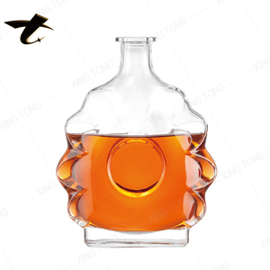 Bouteilles en verre vides personnalisées classiques avec logo, 500 ml, pour vodka, brandy, whisky et tequila, avec bouchon couronne et impression sérigraphique - Product Image 2