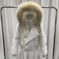 Parka Courte Femme Hiver 2026 Bleu Marine Épaisse avec Capuche Amovible à Bordure en Fourrure et Fermeture Éclair – Style Court et Petite Taille