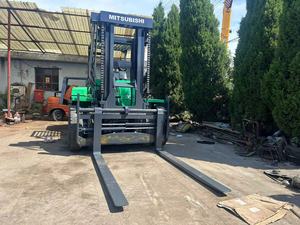 Montacargas Diésel Industrial FD150 con Tracción Trasera, Neumáticos Neumáticos, Mástil de Dos Etapas, Desplazador Lateral Hidráulico, Usado en Almacenes Interiores - Product Image 5