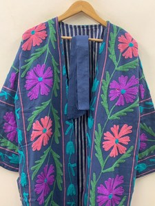 Abrigo largo de invierno de terciopelo y algodón con estampado animal arcoíris, hecho a mano, estilo suzani, extragrande, ecológico, transpirable, artesanal. - Product Image 4