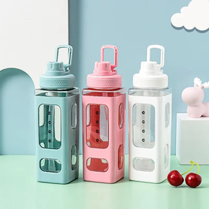 Venta al por mayor: Vaso de viaje de plástico Kawaii de 700ml, linda botella agitadora con pajita para niñas, portátil, para té y leche, ideal como regalo. - Product Image 5