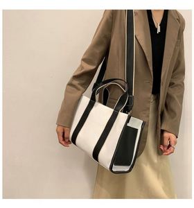 Sac fourre-tout en toile blanche de haute qualité pour femme, imperméable, réutilisable, avec poignée en ruban, insert tissé mignon, pour le quotidien, le shopping et la plage - Product Image 5
