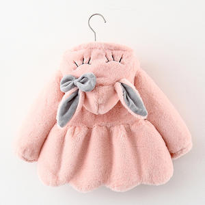 Ropa Infantil de Invierno con Capucha de Dibujos Animados con Bolso, Chaqueta Roja Gruesa y Linda de Conejo para Niñas de 3 Años - Product Image 4