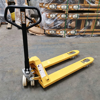 Transpaleta Manual de Alta Resistencia para Todo Terreno, Capacidad 3000 kg, con Ruedas de Nylon para Almacenamiento y Posicionamiento de Carga en Taller
