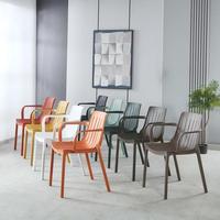 Fauteuil en plastique moulé tout-en-un, empilable, résistant aux intempéries, avec dossier à lattes, de haute qualité, idéal pour patio et salon – Vente chaude