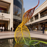 Sculptures peintes personnalisables de style abstrait moderne pour la décoration de rues commerciales, série de feuilles creuses en acier inoxydable