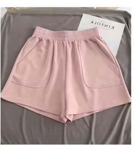 Shorts d'été en satin pour femme, coupe décontractée, écologiques, respirants, taille élastique, jambe large, couleur unie, pour gym et yoga - Product Image 4