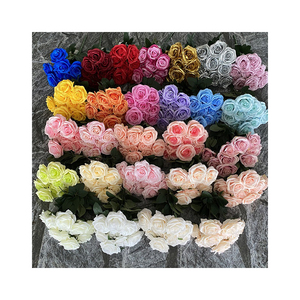 Centre de table entièrement garni de fleurs artificielles rouges, 10 grandes roses - Product Image 1