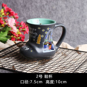 Taza de Porcelana Económica con Diseño Minimalista de Bota Navideña, Acabado Rojo Glaseado, Origen Fujian, No Tóxica, Libre de Plomo y Cadmio, en Promoción - Product Image 5