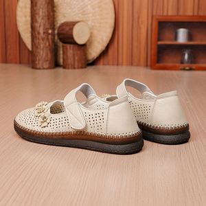 Sandalias Transpirables con Diseño Calado para Mamá, Planas, con Cierre de Velcro, Suela Suave, Cómodas, Antideslizantes, Resistentes al Desgaste, para Personas Mayores - Product Image 6