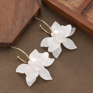 Élégantes Grandes Boucles d'Oreilles Pendantes en Résine Rose pour Femme, Multicolores, Motif Floral Rose 3D, Bijou Tendance pour l'Été et la Plage, Cadeau 2026 - Product Image 4