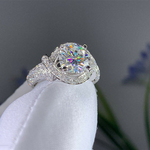 Anello Vintage con Design a Torre Floreale Intrecciata per Donne - Product Image 2
