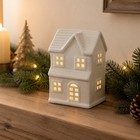 Figurine de maison de Noël en céramique avec lumière, décor de table de Noël sculpté creux, cadeau de décoration pour la maison, vente en gros