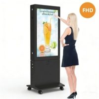 Affichage numérique extérieur alimenté par batterie, étanche IP65, 2000 nits de luminosité élevée, affiche LCD mobile à double poteau pour la publicité