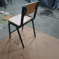 Chaise d'étudiant économique en contreplaqué démontable avec structure en acier pour projets scolaires