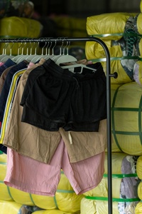 SH05   Haute qualité   Vêtements d'occasion   Robes, t-shirts, jupes <span class=keywords><strong>en</strong></span> <span class=keywords><strong>jean</strong></span>, pantalons, jeans d'occasion pour femmes - Product Image 3