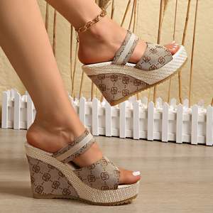 Venta al por mayor directa de fábrica: Sandalias de lona con punta abierta, sandalias de verano con tacón de cuña, sandalias de moda. - Product Image 1