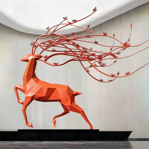 Escultura de ciervo Sika de fibra de vidrio personalizada, estatua artística de estilo de dibujos animados con galvanoplastia pintada a mano - Product Image 4