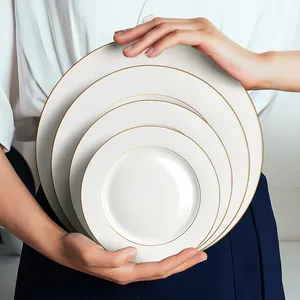 Platos de cena de recepción de boda, platos inferiores con borde dorado para decoración en Mesa