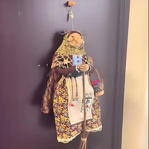 Muñeca <span class=keywords><strong>de</strong></span> Bruja <span class=keywords><strong>de</strong></span> Cocina Bordada a Mano, Lindas Figuras <span class=keywords><strong>de</strong></span> Bruja <span class=keywords><strong>de</strong></span> Halloween <span class=keywords><strong>de</strong></span> Dibujos Animados para Decoración del Hogar, Juguetes <span class=keywords><strong>de</strong></span> Peluche con Escoba - Product Image 4