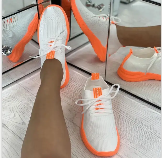 Delle donne di colore solido piatto con scarpe da jogging scarpe da tennis di sport fit confortevole