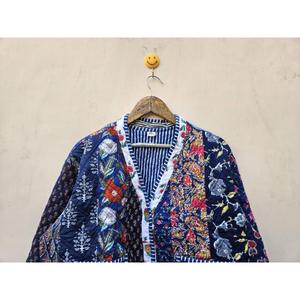 Abrigo de invierno elegante para mujer, de tela TNT Chaqueta corta, decoración de botones desmontables, diseño Suzani, algodón relleno acolchado bordado - Product Image 4