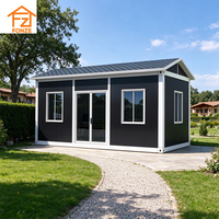 Maisons préfabriquées isolées, à installation rapide, avec de grandes fenêtres et des designs personnalisables.