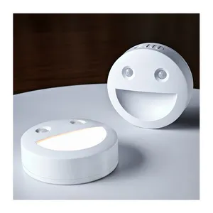 Luce da parete magnetica a LED a induzione intelligente dimmerabile si illumina automaticamente di notte carino sorriso creativo luce notturna intelligente