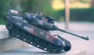 Char d'assaut principal T-90 <span class=keywords><strong>russe</strong></span> RC 1/18 2.4G 20CH avec fonctions de tir, de fumée et de son - Product Image 5