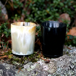 Vasos de cuerno pulidos naturales, ecológicos, para vodka, tequila, mini vasos estilo vikingo, copas de cuerno para beber de la India. - Product Image 1
