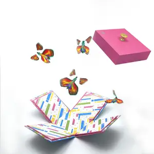 ฟรีออกแบบโลโก้ที่กำหนดเองเค้กของขวัญบรรจุภัณฑ์กล่องระเบิดกล่องของขวัญแปลกใจกับบินผีเสื้อ