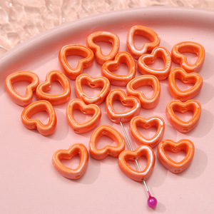 Perles en porcelaine colorées en forme <span class=keywords><strong>de</strong></span> coeur creux pour la fabrication <span class=keywords><strong>de</strong></span> bracelets Vente en gros - Product Image 3