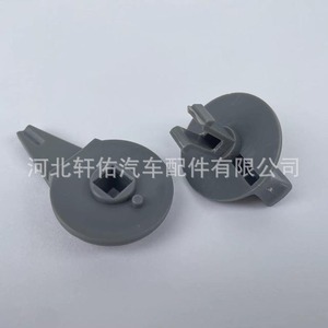 Bouton triangulaire d'avertissement Volkswagen Audi 1J0867467 en plastique noir pour le revêtement du coffre - Product Image 1