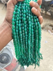 Cuentas de calabaza de ónix verde natural de exportador indio disponibles a precios mayoristas para la venta de exportación de cuentas naturales de <span class=keywords><strong>India</strong></span>