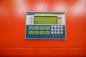 Máy thổi chai nhựa bán tự động / Máy thổi chai nhựa 20 lít dùng cho chai nước - Product Image 6