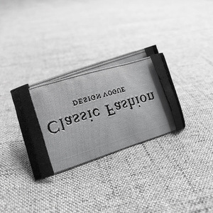 Étiquette de col personnalisée en damassé avec design noir et blanc pour les marques de streetwear unisexes - Product Image 6