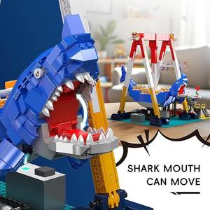 Kit de Construction <span class=keywords><strong>Bateau</strong></span> <span class=keywords><strong>Pirate</strong></span> 1922+ Pièces, Modèle de Parc d'Attractions avec <span class=keywords><strong>Bateau</strong></span> Balançoire en Forme de <span class=keywords><strong>Requin</strong></span> et Moteur, Jouets de Construction pour Décoration d'Intérieur - Product Image 3