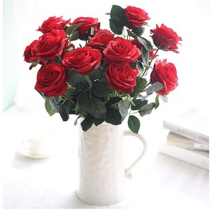 Nuova Composizione Floreale con 10 Rose Artificiali in Vaso da Tavolo per Matrimoni - Product Image 4