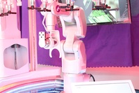 Nouvelle machine distributrice de boissons robotisée Braccio en métal avec système de paiement par carte de crédit, 12 types d'alcool, refroidissement par compresseur, 200-300