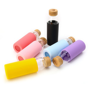 Nuove idee di Design di moda 2024 coperchio di bambù bottiglia d'acqua di <span class=keywords><strong>vetro</strong></span> con manicotto in Silicone personalizzato il tuo Logo - Product Image 5